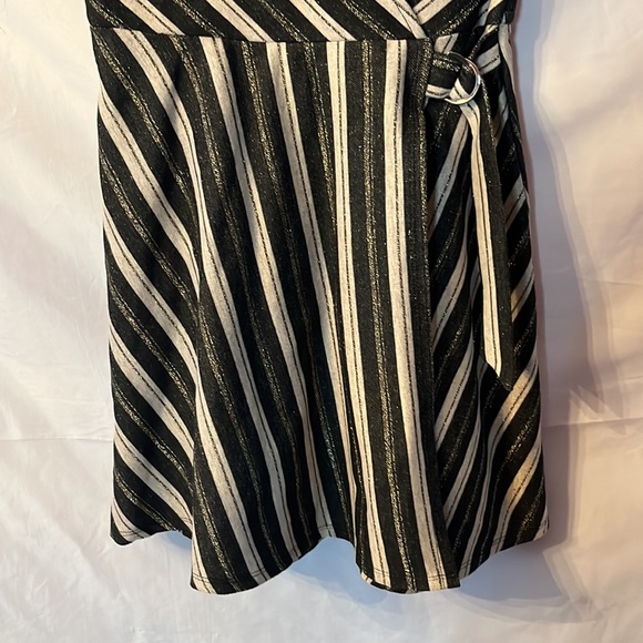 Short Sleeve Stripe Dress Size S - Picture 6 of 9